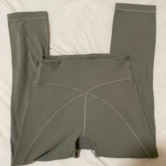 Lululemon leggings size 2 - Picture 2 of 3